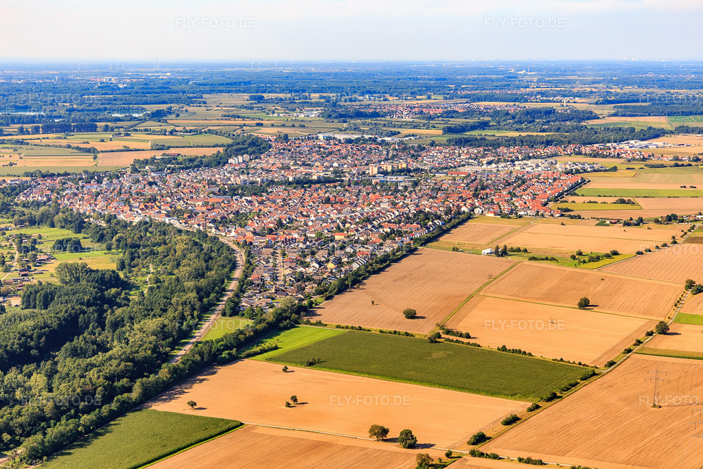 Luftbild: Ortsansicht aus Nordwesten im Ortsteil Leopoldshafen in Eggenstein-Leopoldshafen im Bundesland Baden-Württemberg in Deutschland. Foto: IMG_128302.jpg vom 12.08.2021 durch Werner Riehm/FLY-FOTO.de