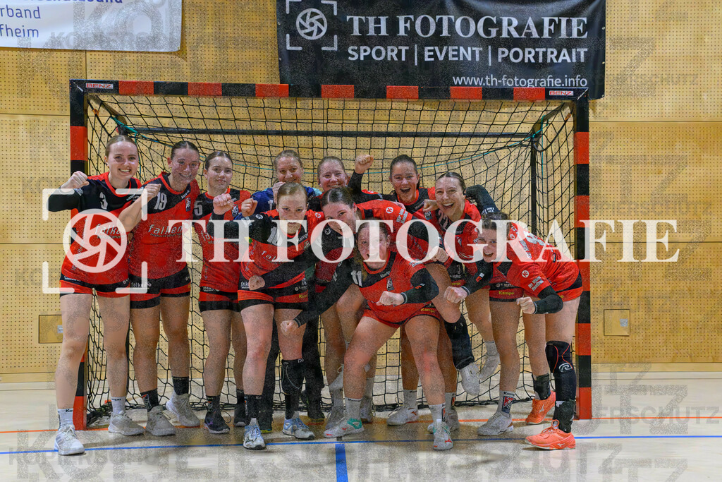 GER, SG Maulburg/Steinen - SV Allensbach 2, Handball, Suedbadenliga, 2. Spieltag, Saison 2023/2024, 14.10.2023 | Siegerfoto nach Spielende. 

GER, SG Maulburg/Steinen - SV Allensbach 2, Handball, Suedbadenliga, 2. Spieltag, Saison 2023/2024, 14.10.2023

Foto: TH Fotografie/Thomas Hess