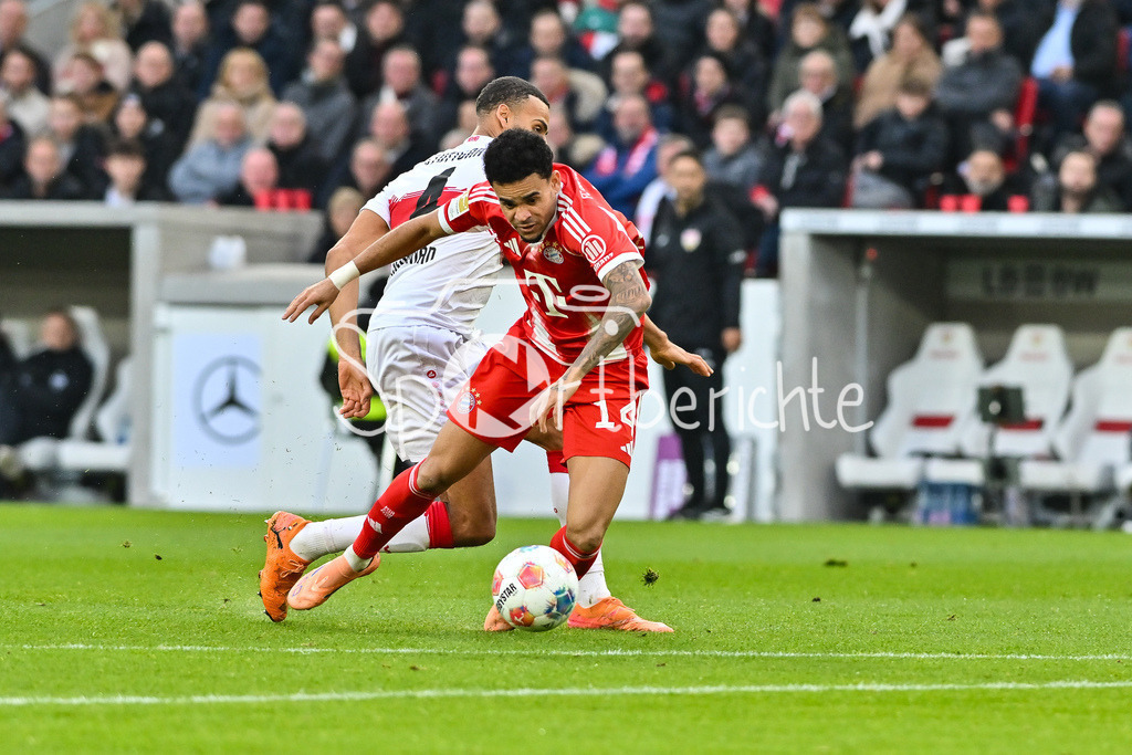 VfB Stuttgart - FC Bayern München | STUTTGART, GERMANY - 06. DECEMBER: im Duell Josha VAGNOMAN (VfB Stuttgart 4) und Luis DIAZ (FC Bayern Munich 14) während dem Bundesligamatch zwischen dem VfB Stuttgart und dem FC Bayern München am 13. Spieltag in der MHP Arena / DFL REGULATIONS PROHIBIT ANY USE OF PHOTOGRAPHS AS IMAGE SEQUENCES AND/OR QUASI-VIDEO
