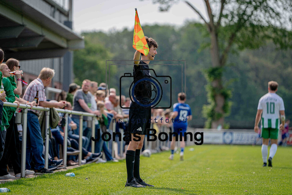 Fußball I Herren I Saison 2025-2026 I Bezirksliga Weser-Ems 4 I 33. Spieltag I TuS Lutten - SV Altenoythe I 18632 | jns.sportfotos - Realisiert mit Pictrs.com