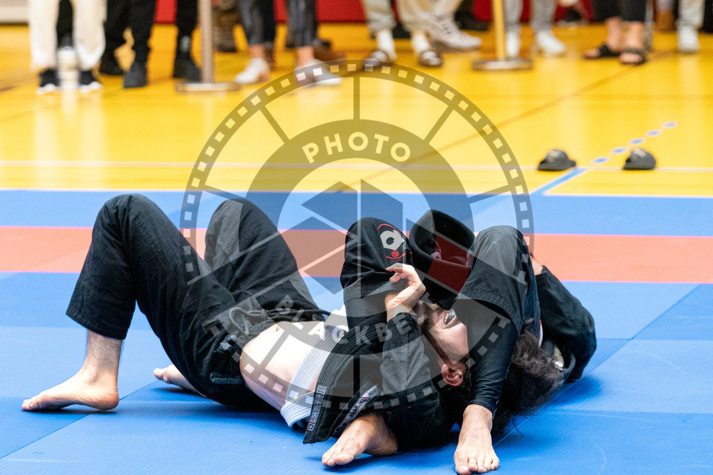 20231118PBB10819 | Fighters compete during the AJP Tour 600 Frankfurt Championship in Frankfurt/Main, Germany, on November 18, 2023.