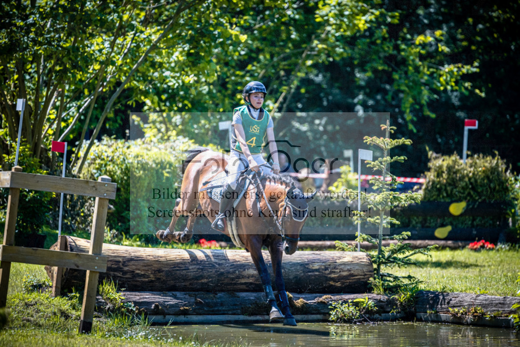 A1_Vielseitigkeitsturnier Melle Oldendorf-15c-0047 | Entdecke hochwertige Reitturnierfotos von Foto Oger. Professionell, emotional und authentisch – jetzt Lieblingsmomente im Shop bestellen.Deutschlandweite Turnierfotografie. - Realisiert mit Pictrs.com