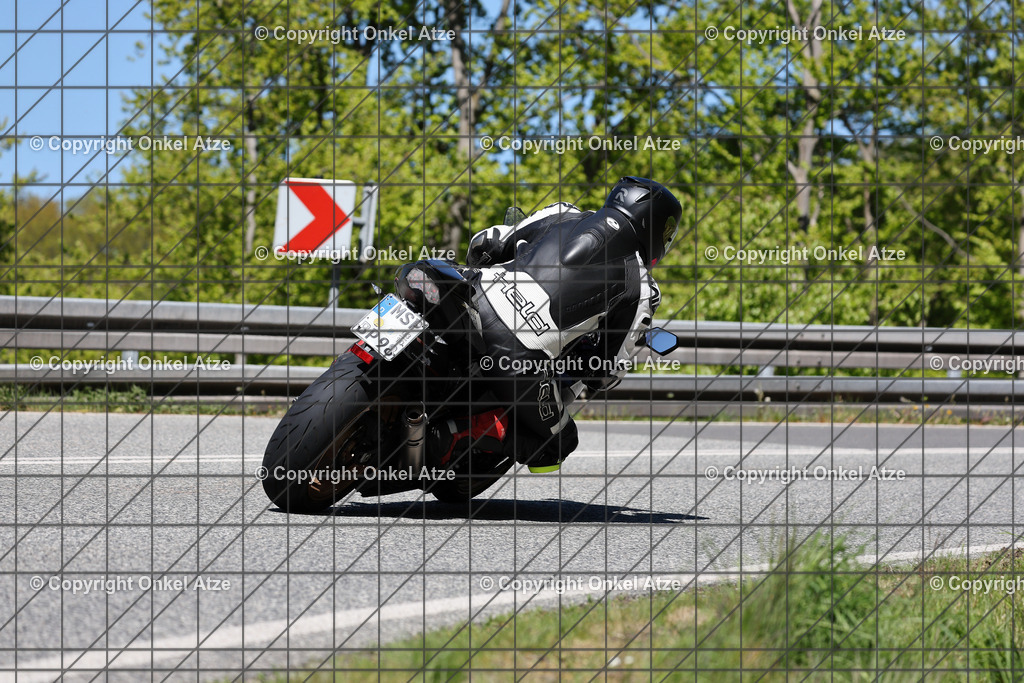 IMG_9848 | Fotograf am Kyffhäuser. Onkel Atze. Kyffhäuser Rennstrecke. Café36. Motorsportfotografie. - Realisiert mit Pictrs.com