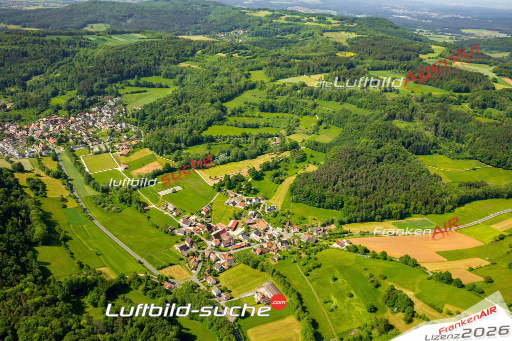 Das Luftbild zeigt Dietershofen Kirchensittenbach - Die Luftaufnahme wurde 2023 vom UL-Flugzeug aus erstellt ( keine Drohne ) - Hochauflösende Luftaufnahme - Für grossformatige Ausdrucke geeignet. Die Geschenkidee !Mit Lizenz und Bildrechte bestellbar