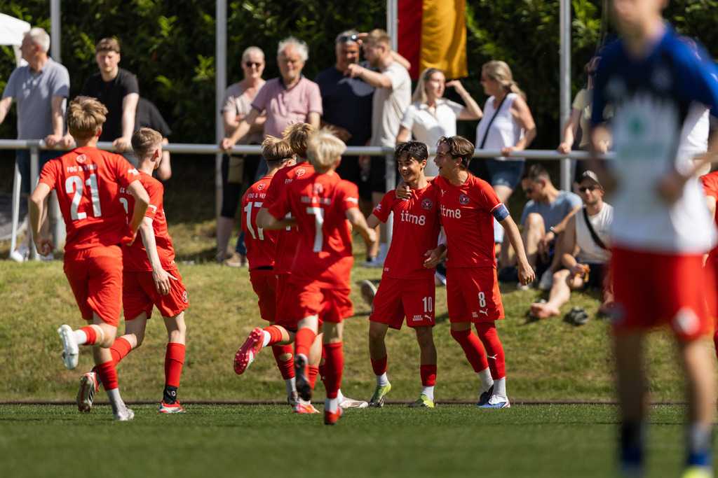 Fußball I Männer I 40. Pfingscup Hollage I 13181 | realhellocedii - Realisiert mit Pictrs.com