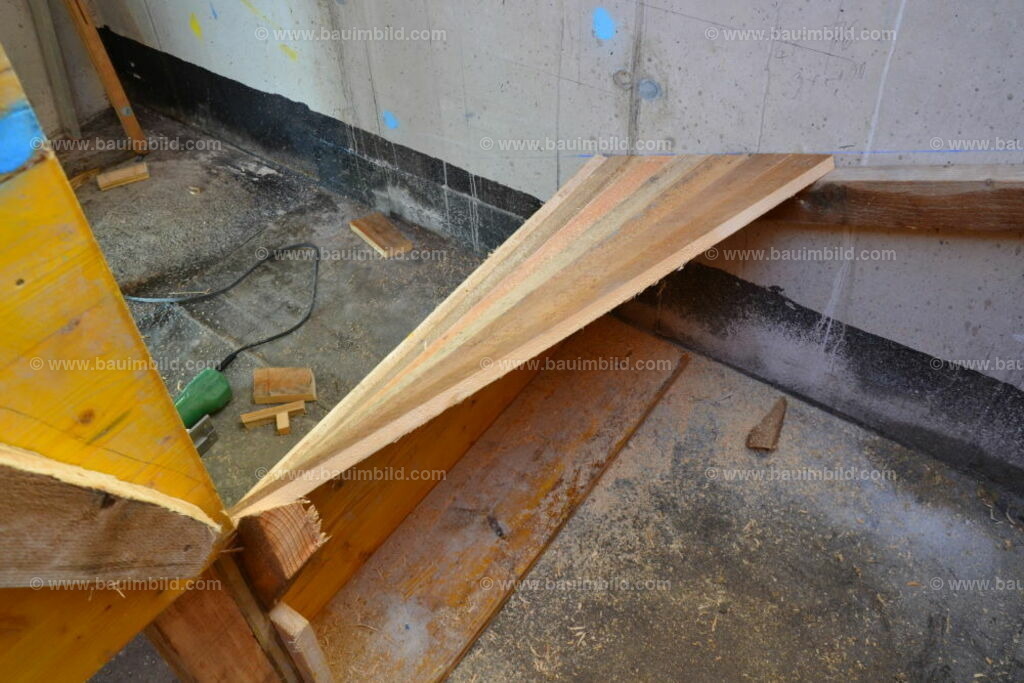 bib-lg04-betonarbeiten-0678 | Nach LV-Leistungsgruppen sortierte Detailfotos über den Bau eines Hauses. Alle Hausbau-Bilder direkt vom Urheber und Autor der Website Haus-Selber-Bauen.com