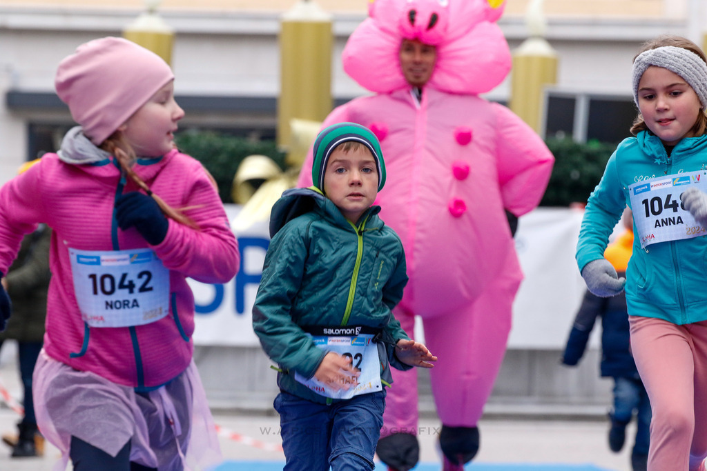 AW_20231231awmac6776 | WELS, 31.12.2023, Sparkasse Silvesterlauf Wels 2023 , Image shows: Photo: WAPICS / Andreas Willdoner