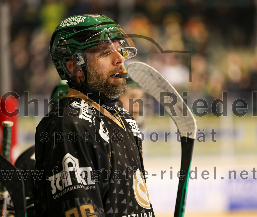 2024-02-23_101_TSV_Erding_gegen_ERSC_Amberg | Erding, Deutschland, 23.02.2024:
Eishockey, Bayernliga Playoffs 2023 / 2024, 3. Spieltag, TSV Erding gegen ERSC Amberg, Endergebnis: 2:3 n. V.

Michael Trox (Erding Gladiators, #86)

Foto: Christian Riedel / fotografie-riedel.net