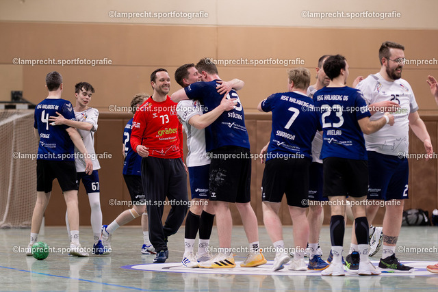 Handball I Herren I Saison 2025-2026 I SHSE Manfred-Frank-Pokal I Viertelfinale I HSG Kalkberg 06 II - HSG Kalkberg 06 177 | v.l. Erik Stoffers (76, HSG Kalkberg 06 II) und Til Nikolai Stölting (13, HSG Kalkberg 06) umarmen sich. - Realisiert mit Pictrs.com