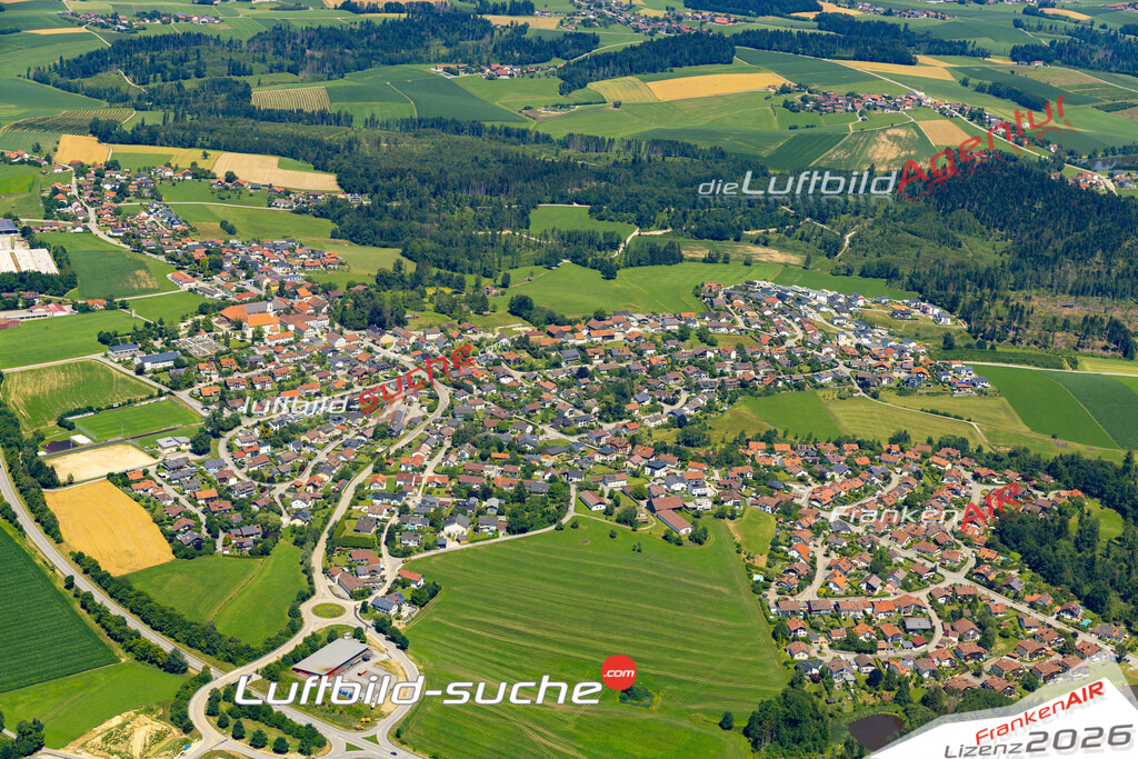 Die Luftaufnahme Straßkirchen - Salzweg wurde 2022 vom Flugzeug aus (keine Drohne) erstellt. Hohe Auflösung -für große Poster und Wandbilder geeignet - Garantiert!