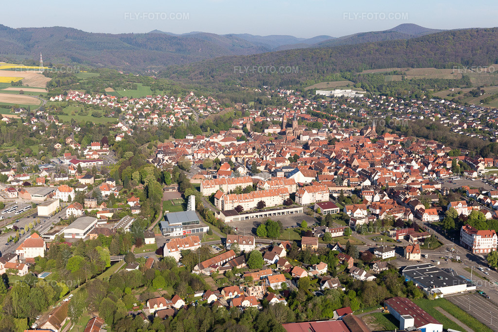 Aerial view: Hoche Barracks in Wissembourg in the state Bas-Rhin, France. – Photo: IMG_099286.jpg taken on 04/30/2017 by Werner Riehm/FLY-FOTO.com – Resolution of the original: 5472 x 3648 px