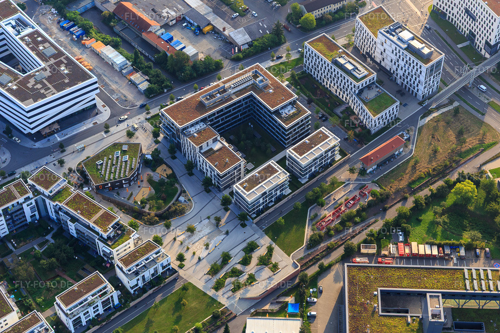 Luftbild: Städtische Kindertagesstätte Schwetzinger Terrasse und Feuerwehrpark im Ortsteil Bahnstadt in Heidelberg im Bundesland Baden-Württemberg in Deutschland. Foto: IMG_117112.jpg vom 25.08.2019 durch Werner Riehm/FLY-FOTO.de