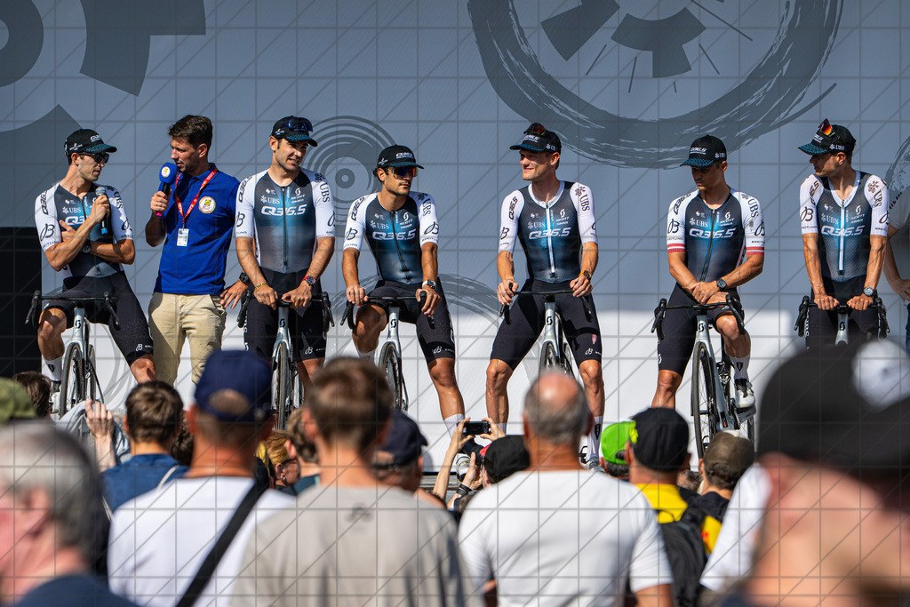 DeutschlandTour 2025 | Etappe 1 - Essen (Start) | Q36.5 Pro Ciycling Team//  21.08.25: DeutschlandTour 2025 | Etappe 1 - Essen (Start) / Essen / Deutschland  //   CREDIT:www.bullenfotos.de, Martin König, Hörner Weg 40, D-49078 Osnabrück, +4917663732967 // Nutzung und Weitergabe nur zu den vereinbarten Zwecken. Presseanfragen an Ersteller. Alle Rechte beim Ersteller. Honorierung nach MFM. - Realisiert mit Pictrs.com