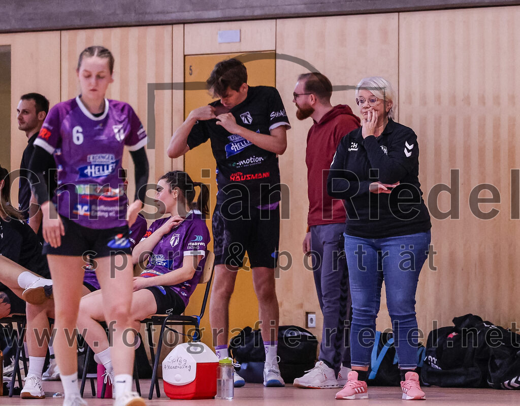 2024-12-14_066_SpVgg_Altenerding_gegen_SVA_Palzing | Erding, Deutschland, 14.12.2024:Handball, Bezirksoberliga Frauen Altbayern 2024 / 2024, 9. Spieltag, SpVgg Altenerding gegen SVA Palzing, Endergebnis: 20:30Trainer Christiane Kleine (SpVgg Altenerding)Foto: Christian Riedel / fotografie-riedel.net