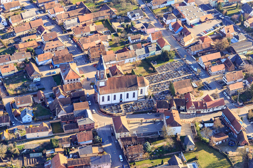 Vue aérienne: Rue de la Dîme depuis le nord avec le Presbytère Catholique à Bietlenheim dans le département Bas Rhin, France – .Photo: IMG_097654.jpg prise le 16/03/2017 par Werner Riehm/FLY-FOTO.eu – Résolution de l'original: 5331 x 3554 px – 4PAROISSES.FREE.FR