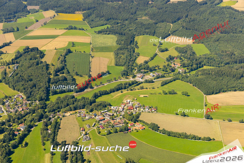 Das Luftbild zeigt : Vöslesrieth Pleystein - Die Luftaufnahme wurde 2023 vom UL-Flugzeug aus erstellt ( keine Drohne ) - Hochauflösende Luftaufnahme - Für grossformatige Ausdrucke geeignet. Die Geschenkidee !Mit Lizenz und Bildrechte bestellbar