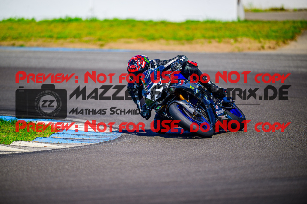 MaZZes_FotoMatrix_240520_6021986_7601 | WEISS