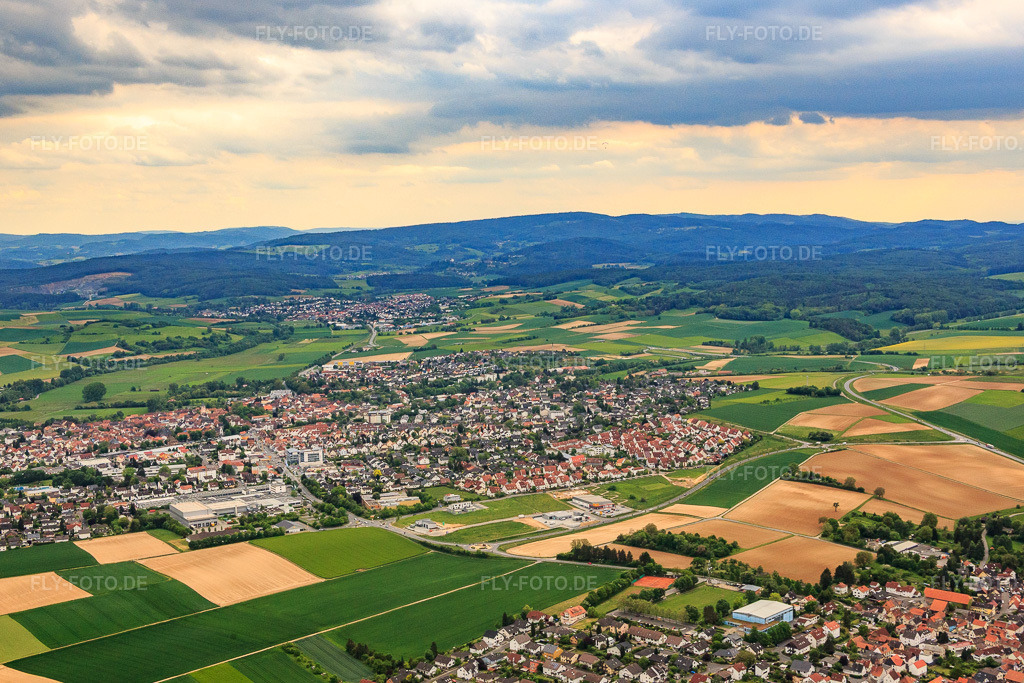 Luftbild: Ortsansicht aus Norden in Reinheim im Bundesland Hessen in Deutschland. – Foto: IMG_088907.jpg vom 20.05.2016 durch Werner Riehm/FLY-FOTO.de – Auflösung des Originals: 5280 x 3520 px