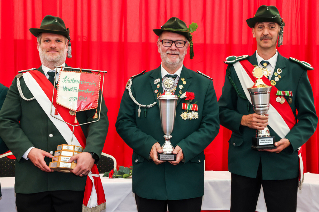 top-top.de 240601-020 | Foto, Video, Fotografie, Videografie, Fotobox, DJ, Discjockey, Musik, Musikbox, Veranstaltung, Photobooth, Amazon, Ebay, Buchtipp, Bestseller, Autor, Verlag, Buch, Wesel, Hamminkeln, NRW, Dinslaken, Rees, Drohne, Hochzeit, Party, Fotobox, Wesel, Fotograf