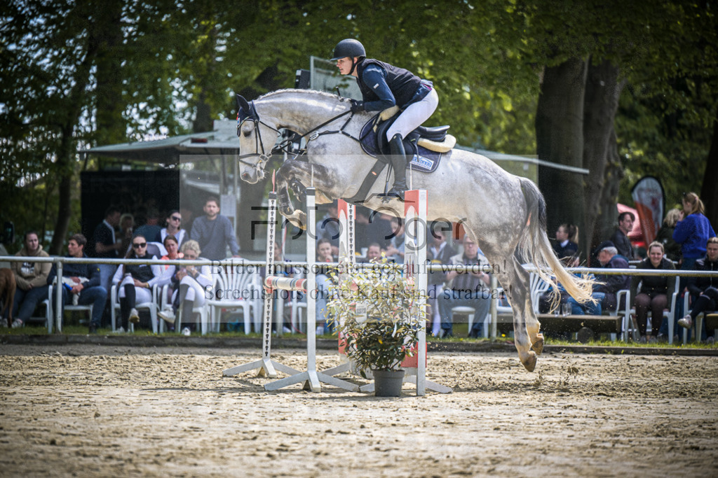 DOS_0055 | Entdecke hochwertige Reitturnierfotos von Foto Oger. Professionell, emotional und authentisch – jetzt Lieblingsmomente im Shop bestellen.Deutschlandweite Turnierfotografie. - Realisiert mit Pictrs.com