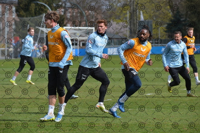 RGE_8856 | Hertha BSC, 2.Bundesliga, Herren, Training, Saison 2025/26, von li. Kennet Eichhorn ( Hertha BSC ) Sebastian Groenning ( Hertha BSC ), Deyovaisio Zeefuik ( Hertha BSC ),   Dienstag, 31.03. 2026,   Fotograf: Ralf Gebhardt - Realisiert mit Pictrs.com