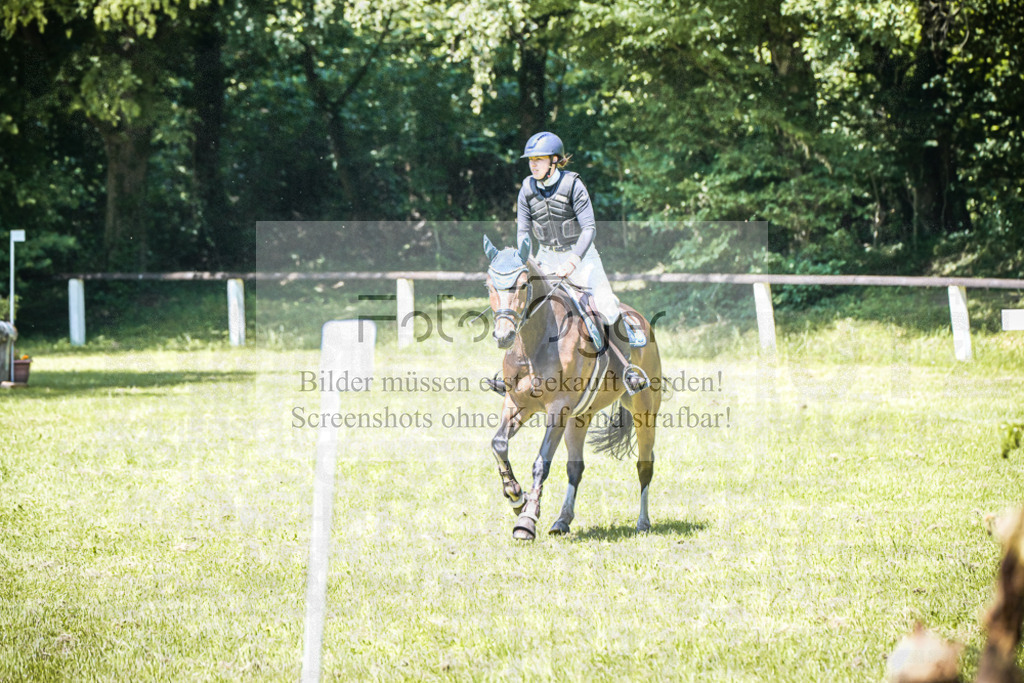 DOS_0716 | Entdecke hochwertige Reitturnierfotos von Foto Oger. Professionell, emotional und authentisch – jetzt Lieblingsmomente im Shop bestellen.Deutschlandweite Turnierfotografie. - Realisiert mit Pictrs.com