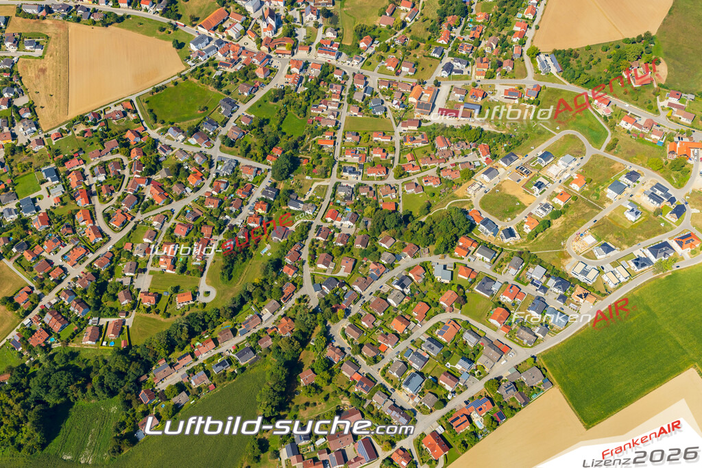 Luftaufnahme Neukirchen am Inn Neuburg am Inn - Die Luftaufnahme wurde 2025 vom UL-Flugzeug heraus erstellt ( keine Drohne ) - Hochauflösende Luftaufnahme - für professionelle Ausdrucke geeignet. Die Geschenkidee !Mit Lizenz und Bildrechte bestellbar