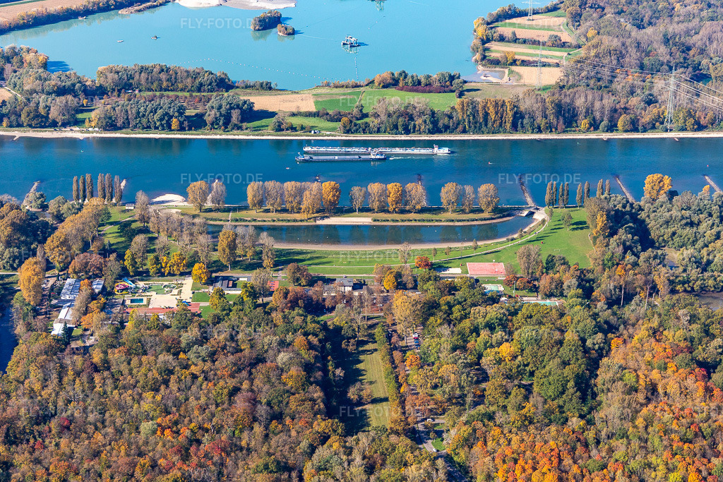 Luftbild: Rheinstrandbad Rappenwört im Ortsteil Daxlanden in Karlsruhe im Bundesland Baden-Württemberg in Deutschland. Foto: IMG_130014.jpg vom 24.10.2021 durch Werner Riehm/FLY-FOTO.de