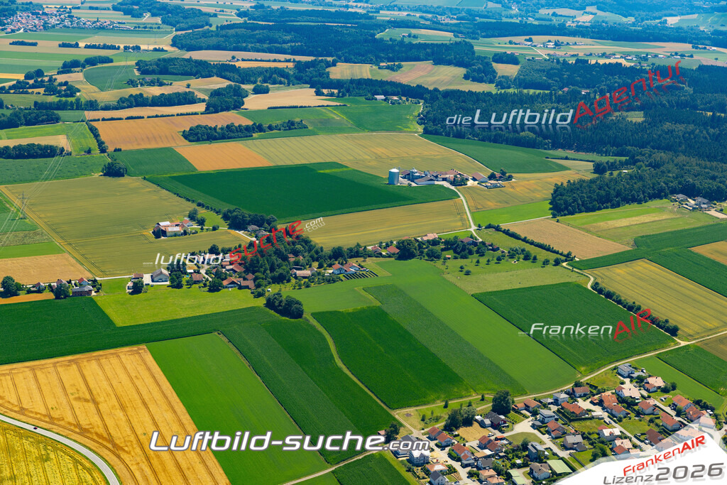Aktuelles Luftbild von Esterndorf Roßbach - Die Luftaufnahme wurde 2022 mittels UL-Flugzeug erstellt ( keine Drohne ) - hochauflösende Kamera-Systeme von  Canon -Beste Qualität - Für grossformatige Ausdrucke geeignet. Die Geschenkidee !