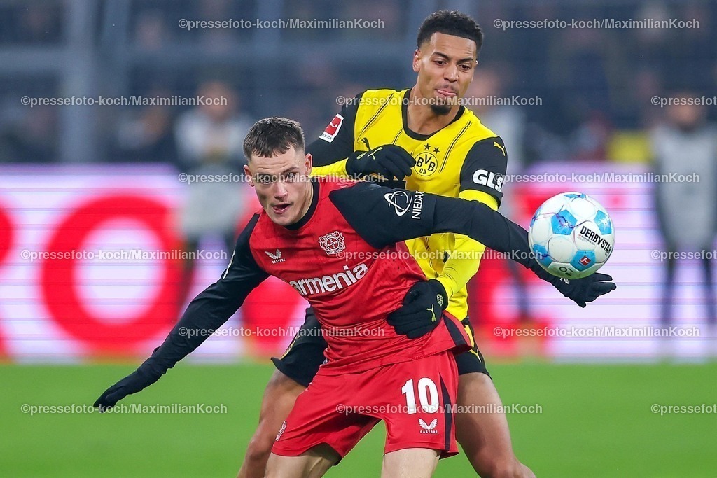 BVB10012501129 | 10.01.2025, Fußball, Borussia Dortmund - Bayer 04 Leverkusen, 1. Fußball Bundesliga, 16. Spieltag, Signal Iduna Park, Saison 2024 2025: Florian Wirtz (Bayer04 Leverkusen #10) im Zweikampf gegen Felix Nmecha (BVB #8)DFB regulations prohibit any use of photographs as image sequences and or quasi-video.