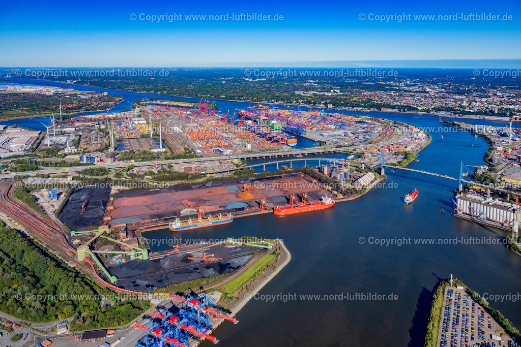 Hamburg_Waltershof_Hansaport_ELS_9133250925 | HAMBURG 25.09.2025 Belade- Verladestation für Sande und Schüttgüter im Hafenbereich Hansaport in Hamburg und Müllverwertungseinrichtung MVR Müllverwertung Rugenberger Damm GmbH & Co. KG. Weiterführende Informationen bei: Hansaport Hafenbetriebsgesellschaft mbH,  MVR Müllverwertung Rugenberger Damm GmbH & Co. KG. // Loading zone for sand and bulk material in the harbour in Hamburg and refuse utilisation facility MVR Muellverwertung Rugenberger Damm GmbH & Co. KG. Further information at: Hansaport Hafenbetriebsgesellschaft mbH,  MVR Muellverwertung Rugenberger Damm GmbH & Co. KG. Foto: Martin Elsen