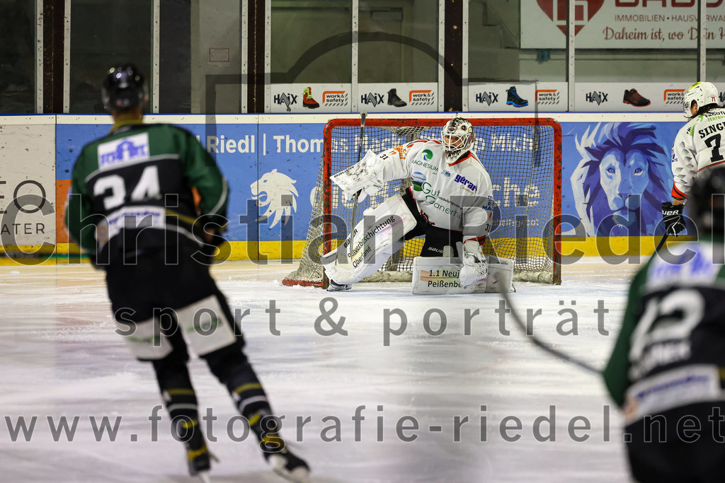 2022-11-04_089_Eishockey_TSV_Erding_gegen_TSV_Peissenberg | Erding, Deutschland, 04.11.2022:
Eishockey, Bayernliga 2022 / 2023, 10. Spieltag, TSV Erding gegen TSV Peißenberg, Endergebnis: 4:3

Torwart Korbinian Sertl (TSV Peissenberg, #31)

Foto: Christian Riedel / fotografie-riedel.net
