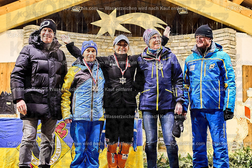 ALP5130_MASTERS-Cup_GS_Siegerehrung | (C)FotoLois.com, Alois Spandl. FIS Masters-Cup Wildschönau, Giant Slalom auf der Piste Schatzberg GS, Siegerehrung auf dem Dorfplatz Niederau, Sa 13. Januar 2024.