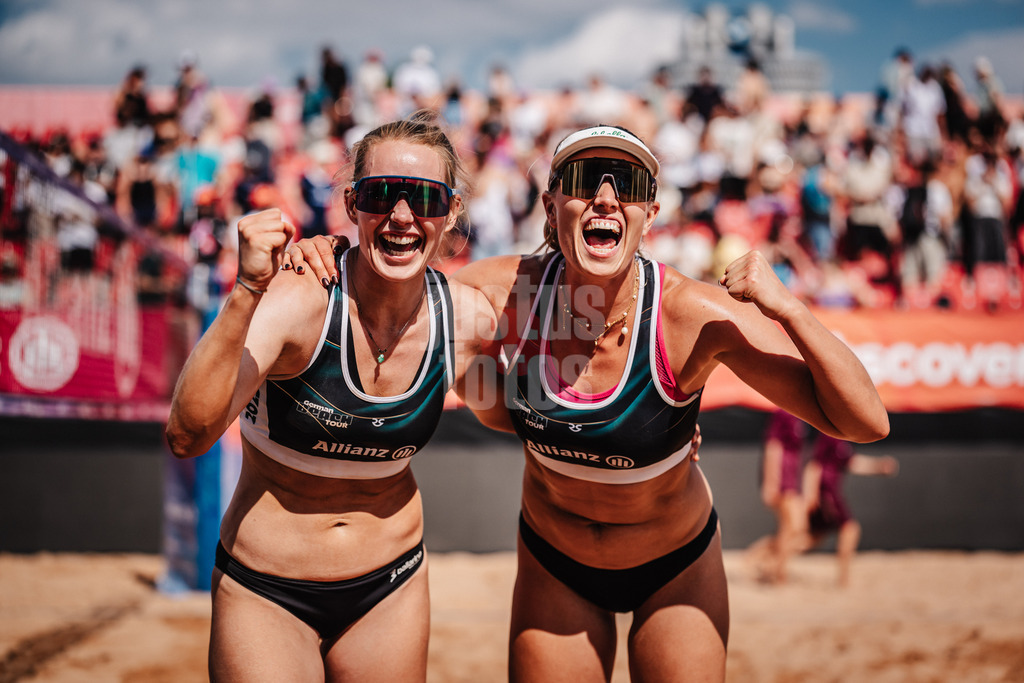 Beachvolleyball | Frauen | Allianz German Beach Tour 2025 | Tourstop München | 04.07.2025 | v.l. Tabea Schwarz und Chenoa Christ freuen sich nach dem Sieg