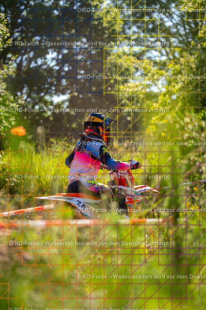 Wolfshausen 1 Lauf -736 | Sportfotografie von RO-Fotos: Motorsport, Motocross, Enduro, Laufveranstaltungen und Triathlon. Professionelle Fotos von Sportlern und Events. - Realisiert mit Pictrs.com
