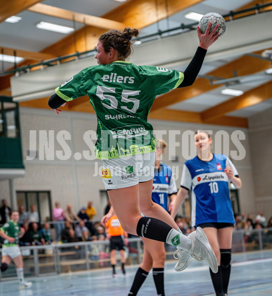 Handball I Frauen I Saison 2025-2026 I 3. Liga Staffel Nord I 10. Spieltag I SC SFN Vechta - HSG Blomberg-Lippe II I 0600 | Leonie Schreiber (55, SC SFN Vechta) Torwurf - Realisiert mit Pictrs.com