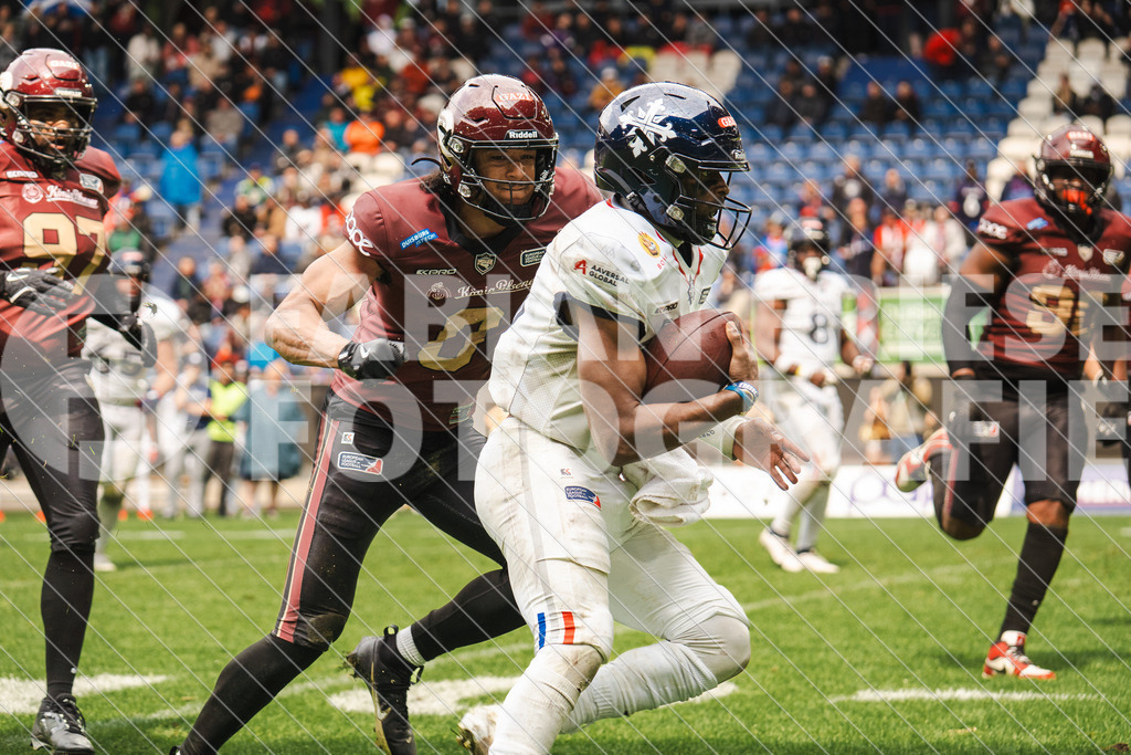 GER Rhein Fire vs. Paris Musketeers, Football, European League of Football, Spieltag 4, Saison 2025, 08.06.2025 | GER Rhein Fire vs. Paris Musketeers, Football, European League of Football, Spieltag 4, Saison 2025, 08.06.2025Foto: Fabian Friese - Realisiert mit Pictrs.com