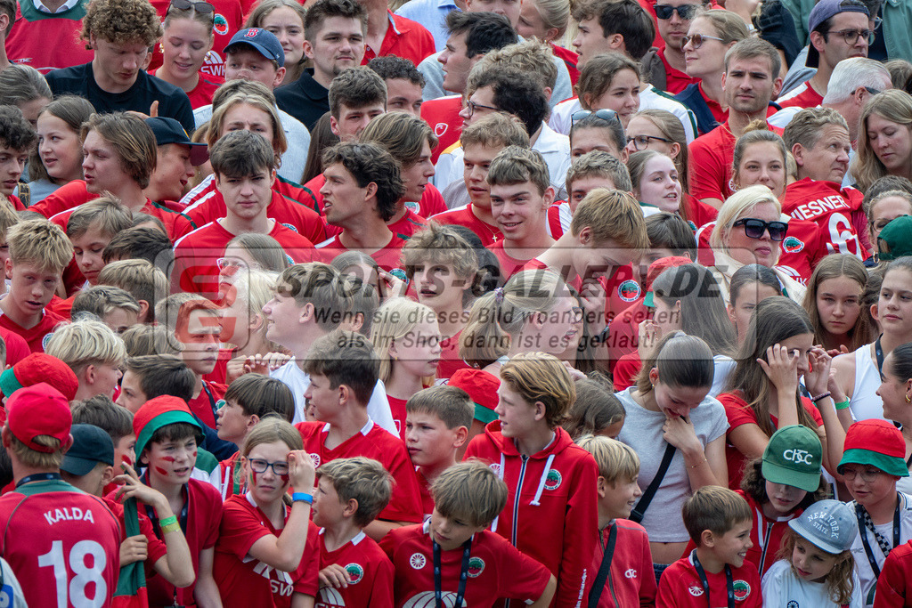 Final4_20250601-1330-HK108472 | Krefeld, Deutschland, 01.06.2025:  Feldhockey Final4 2025 – „Deutsche Feldhockey-Meisterschaften 2025“ Crefelder HTC - Rot-Weiss Köln (Finale Herren) im Gerd-Wellen-Hockeyanlage am 01.06.2025 in Krefeld, Deutschland. (Foto von Kramhöller/Fehrmann/Kaste)Krefeld, Germany, 01.06.2025: Feldhockey Final4 2025 – „Deutsche Feldhockey-Meisterschaften 2025“ Harvestehuder HTC - Düsseldorfer HC (Finale Damen) in Gerd-Wellen-Hockeyanlage at 01.06.2025 in Krefeld, Deutschland. (Foto from Kramhöller/Fehrmann/Kaste)