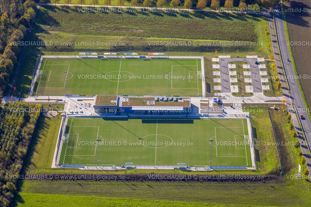 Neukirchen-Vluyn221004758 | Luftbild, Neuer Fußballplatz am Schulzentrum, Tersteegenstraße, Neukirchen, Neukirchen-Vluyn, Ruhrgebiet, Niederrhein, Nordrhein-Westfalen, Deutschland