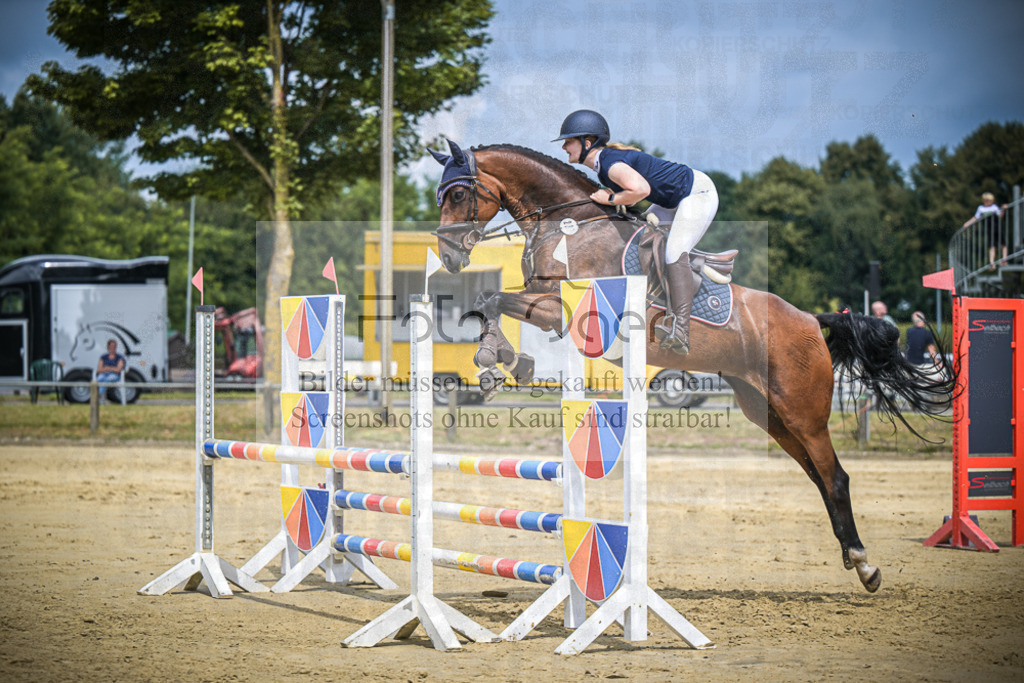 DOS_6825 | Entdecke hochwertige Reitturnierfotos von Foto Oger. Professionell, emotional und authentisch – jetzt Lieblingsmomente im Shop bestellen.Deutschlandweite Turnierfotografie. - Realisiert mit Pictrs.com