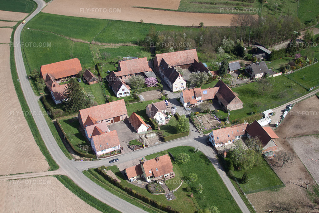 Aerial view: View of the town in Seebach in the state Bas-Rhin, France.Photo: IMG_39446.jpg taken on 04/10/2011 by Werner Riehm/FLY-FOTO.comResolution of the original: 4752 x 3168 px