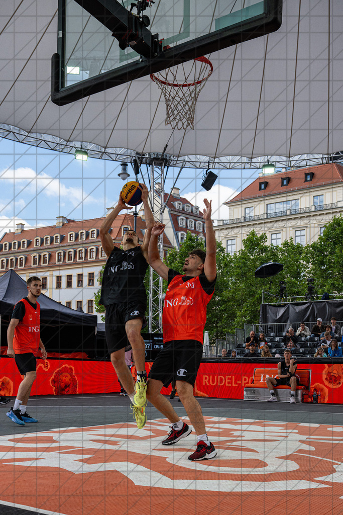 DIE FINALS 2025 | Dt. Meisterschaft 3x3   | Letzte Spiele in der Vorrunde. //  02.08.25: DIE FINALS 2025 | Dt. Meisterschaft 3x3   / Dresden / Deutschland  //   CREDIT:www.bullenfotos.de, Martin König, Hörner Weg 40, D-49078 Osnabrück, +4917663732967 // Nutzung und Weitergabe nur zu den vereinbarten Zwecken. Presseanfragen an Ersteller. Alle Rechte beim Ersteller. Honorierung nach MFM. - Realisiert mit Pictrs.com