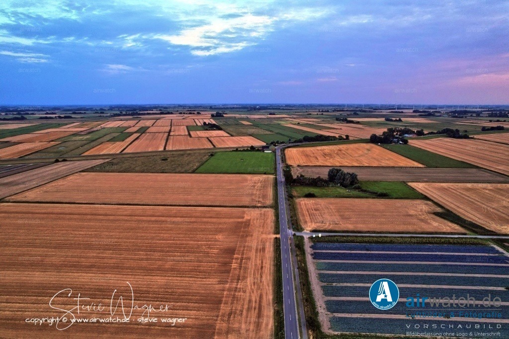Windpark - Simonsberg | Entdecken Sie atemberaubende Luftbilder und Fotografien auf airwatch.de - Tauchen Sie ein in eine Welt voller faszinierender Aufnahmen aus der Vogelperspektive.