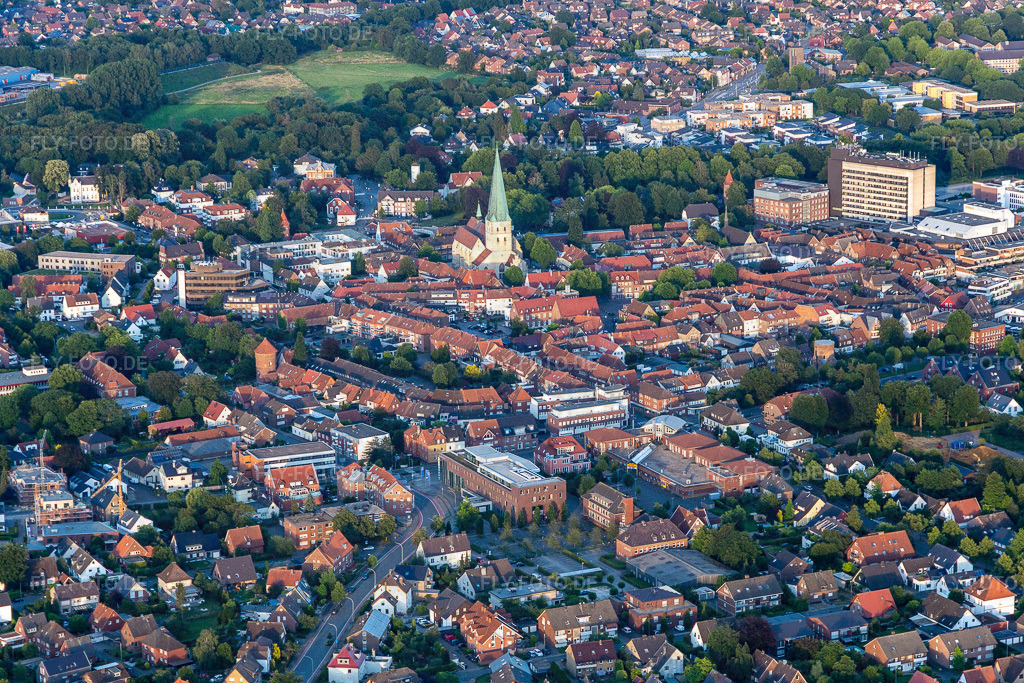 St. Remigius | Luftbild: St. Remigius in Borken im Bundesland Nordrhein-Westfalen in Deutschland. Foto: IMG_008040.jpg vom 12.07.2020 durch Werner Riehm/FLY-FOTO.de - Realisiert mit Pictrs.com