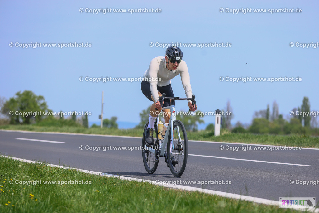TRA_0015 | Neusiedlersee Radmarathon 2026@sportshot_your_pictrs #yourpictures#roadtowm2029 #nrm #neusiedlerseeradmarathon #neusiedlersee #neusiedlerseetourismus #burgenland #mörbisch #nrm26 #burgenlandtourismus #voglundco #poweredbyburgenlandtourismus #radsport #rad #marathon #ucigranfondo #visitburgenland #ucigranfondoworldseries