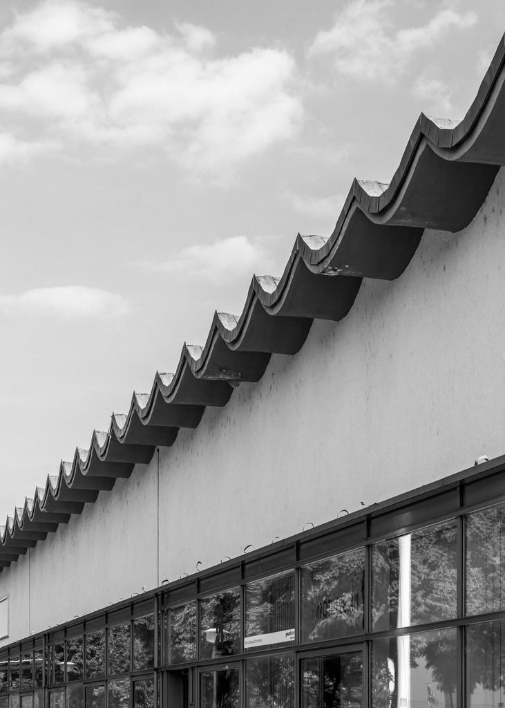 Kaufhalle Halle-Neustadt | Die Kaufhalle (offiziell Objekt 435) von 1968 in Halle-Neustadt 1300 qm galt als größte Kaufhalle der DDR und wurde 2018 abgerissen. - Realisiert mit Pictrs.com