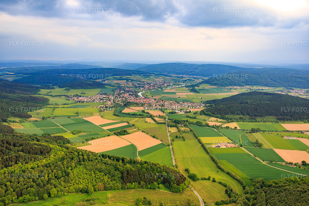 Luftbild: Ortsansicht an der Weser aus Norden in Bodenfelde im Bundesland Niedersachsen in Deutschland. Foto: IMG_079502.jpg vom 24.05.2015 durch Werner Riehm/FLY-FOTO.de