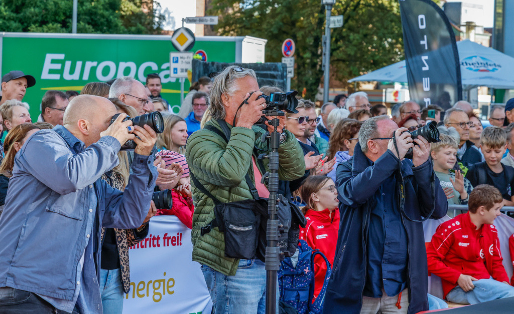 top-top.de 240913-123 | Foto, Video, Fotografie, Videografie, Fotobox, DJ, Discjockey, Musik, Musikbox, Veranstaltung, Photobooth, Amazon, Ebay, Buchtipp, Bestseller, Autor, Verlag, Buch, Wesel, Hamminkeln, NRW, Dinslaken, Rees, Drohne, Hochzeit, Party, Fotobox, Wesel, Fotograf