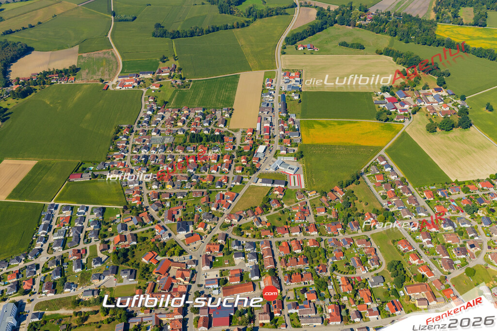 Klassische Luftaufnahme ohne Drohne zeigt:Hartkirchen bei Pocking - Die Luftbildaufnahme wurde 2025 vom UL-Flugzeug heraus erstellt ( keine Drohne ) - Hochauflösende Luftaufnahme -Nicht vergleichbar mit Google Maps oder Satelittenbilder- Die Geschenkidee !Mit Lizenz und Bildrechte bestellbar