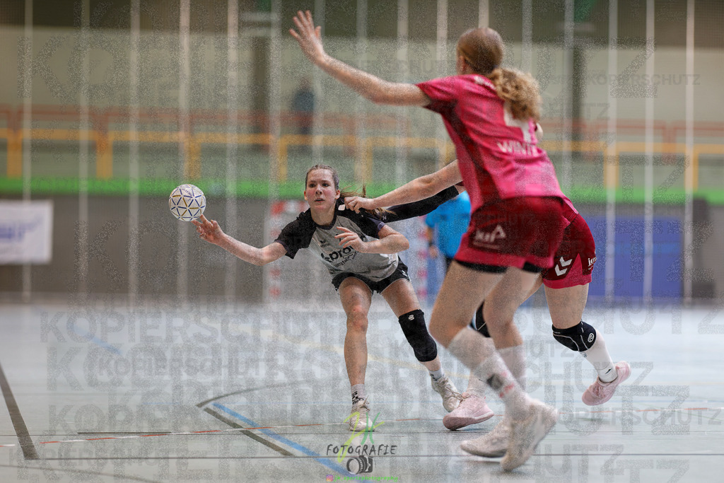 Hessenmeisterschaft wJC - Spiel um Platz 3; TuS Kriftel - SG Schenklengsfeld | Hessenmeisterschaft wJC - Spiel um Platz 3; TuS Kriftel - SG Schenklengsfeld am 22.03.2025 in Biedenkopf (Sporthalle Lahntalschule)Photo © 2025 - Jörg Heinrich - Realisiert mit Pictrs.com